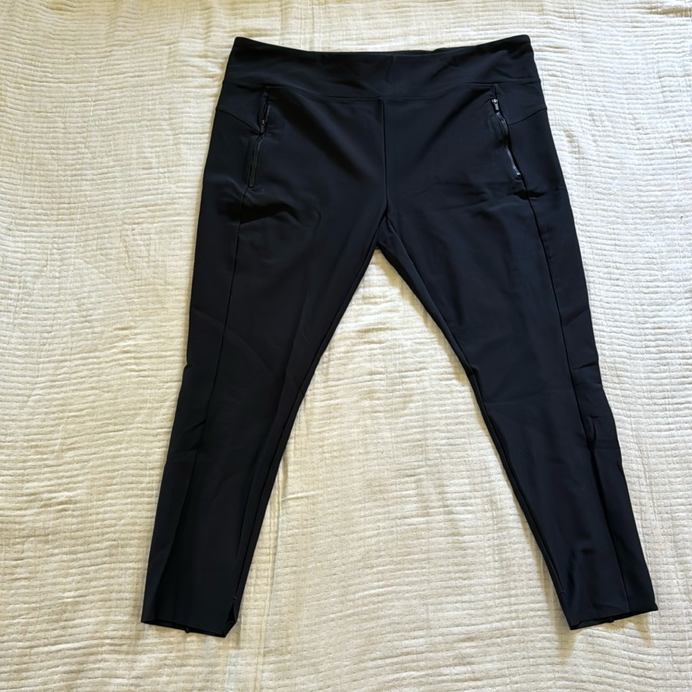Black Athleta pants with zipper pockets